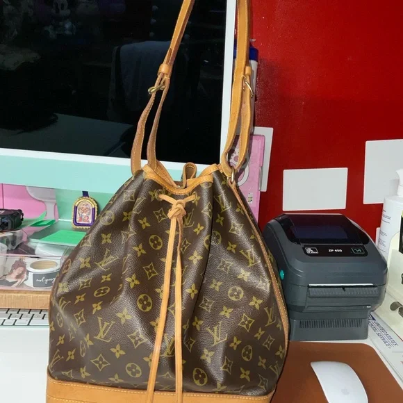 Louis Vuitton
Noe Handbag Monogram Canvas Large - Picture 2 of 16